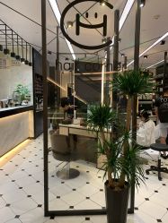 -HAIR CORNER