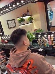 -东方先生国潮男士理发馆