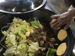 -粘豆包柴火铁锅炖