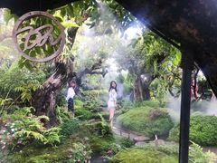 -Chom Cafe and Restaurant