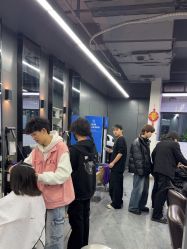 点击看大图 -藤野造型烫发染发