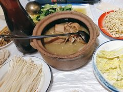 -霄汉牛三鲜湖北砂锅菜(万松园2店)