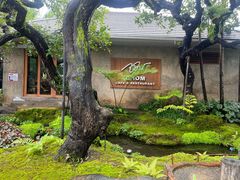 -Chom Cafe and Restaurant