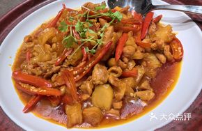 Xiang Yellow Old Hen Stewed with Shark Fin