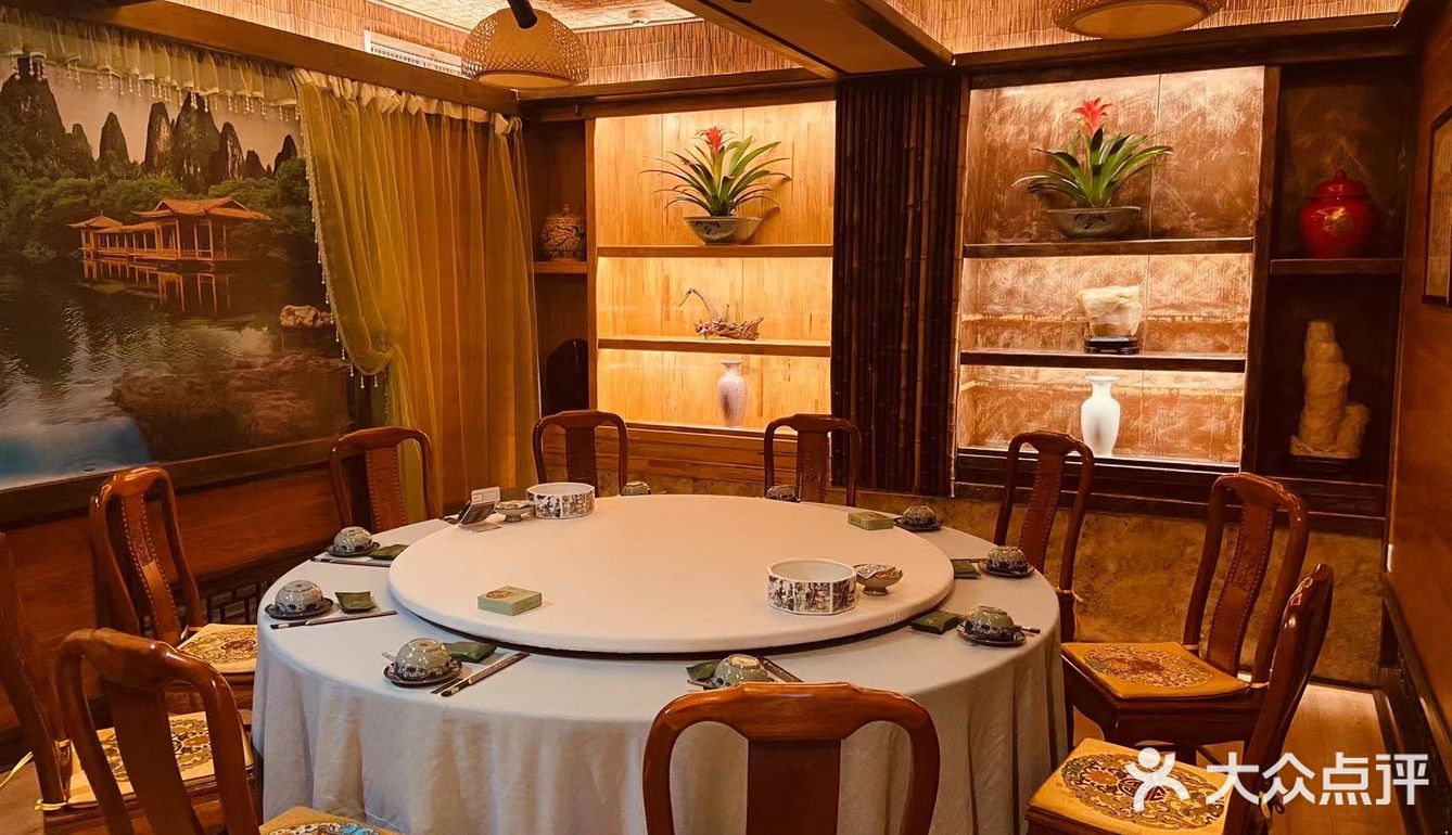 旅游品美食，寻找记忆深处的味蕾。就选长沙画意江南茶餐厅会馆