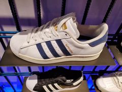 -阿迪达斯(武林银泰三叶草店)