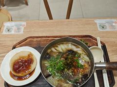 嬢嬢翘脚牛肉-小满手工粉(上海月星环球港店)