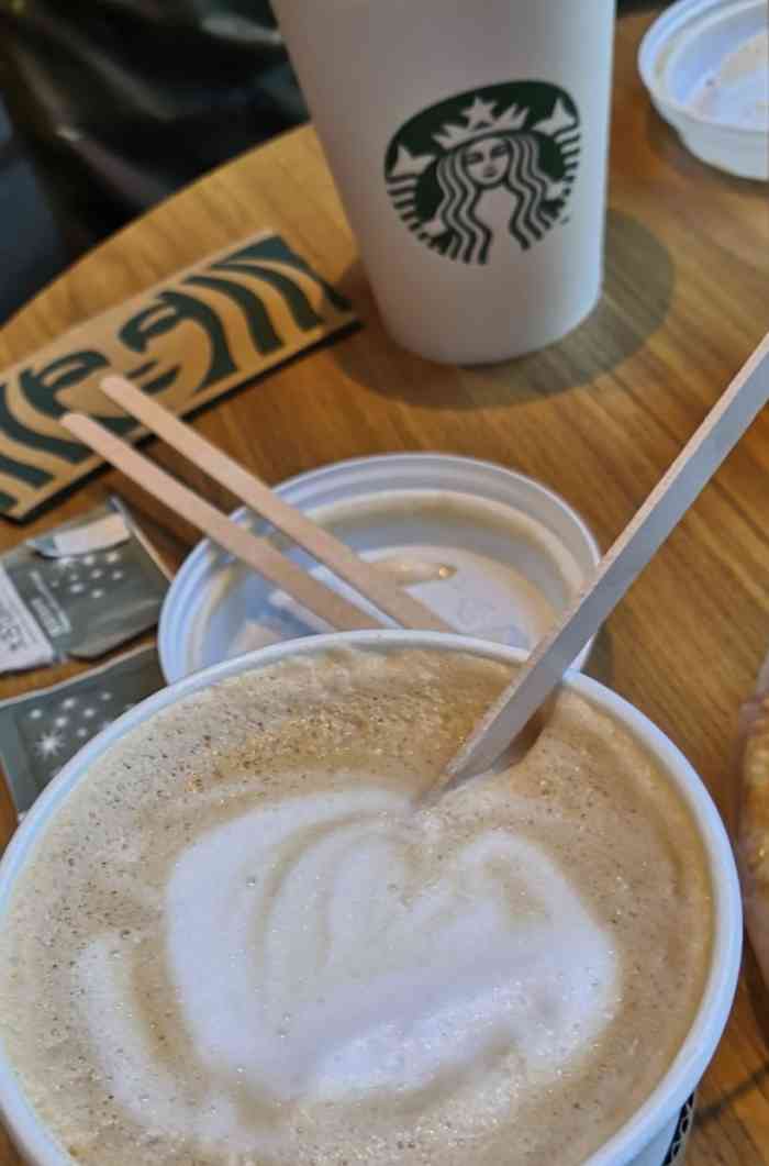 星巴克(长治潞鼎万达广场店)-"和闺蜜在星巴克坐了坐,要了一杯蜜瓜星