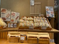 -天井·丑面包搭咖啡