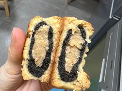 黑芝麻核桃月饼-鲍师傅糕点(江苏路店)