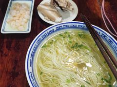 白汤面底-同得兴 Since·1995 传统苏式面馆(嘉馀坊店)