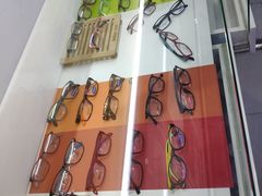 -提一眼镜·蔡司·依视路(小寨店)