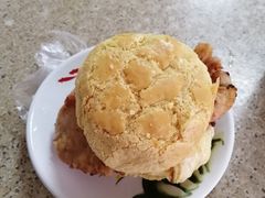 猪扒蛋菠萝包-沙溪兄茶餐厅
