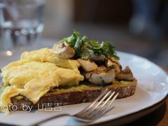 蘑菇炒蛋牛油果配面包-Wagas沃歌斯(富力广场店)