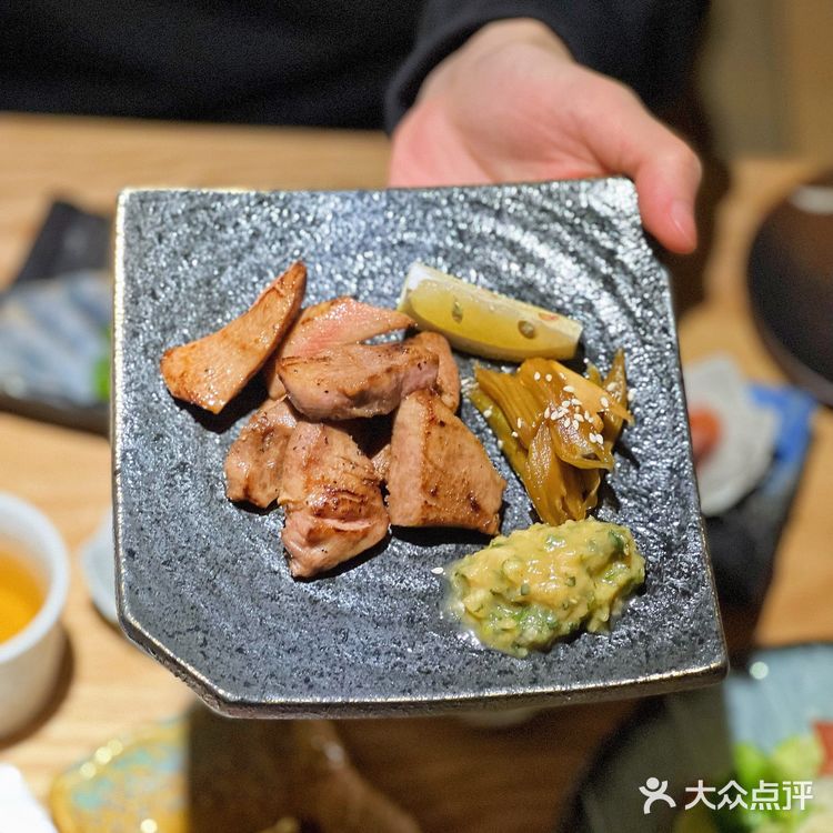 闹市中的静区日料店,上下两层打造专属用餐空间‼️
