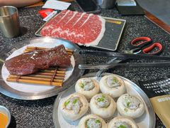 口蘑虾滑-红泥小火炉·东北泥炉烤肉(天一旗舰店)