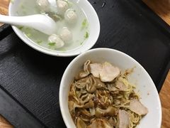 -松树干拌面店