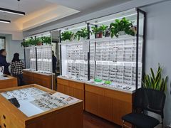 -视野联行眼镜•蔡司•依视路(温江店)