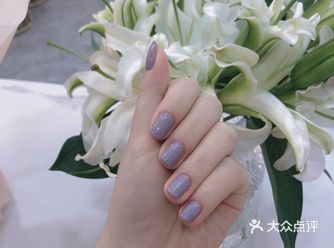 花十几块钱体验了一把80色任选的超高端美甲
