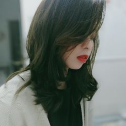 -UN·SAKA 右嗯造型