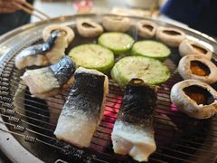 -围炉肉舍•炭烤活鳗•丹东海鲜烤肉(步行街店)