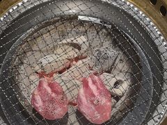 -山川小町·极番烧肉(新地假日广场店)