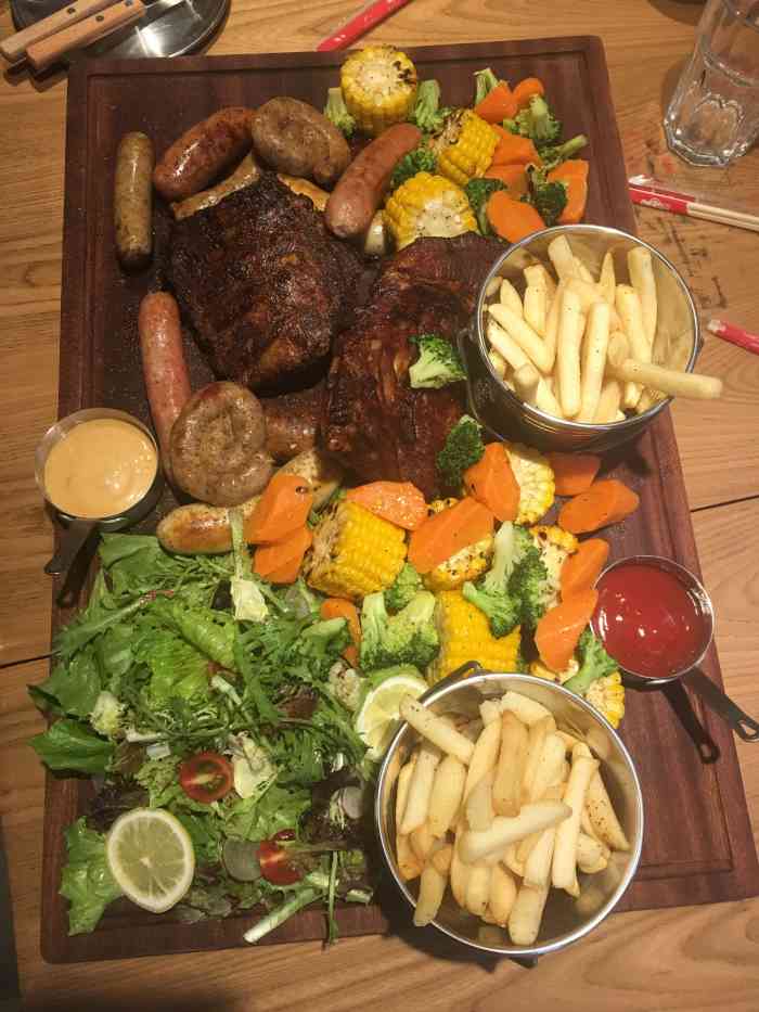 fire door火门烧烤餐厅-"朋友小聚 推荐了他家楼下的小店 说是小店.