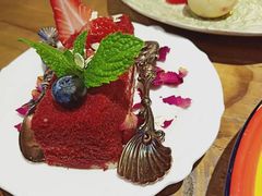 草莓红丝绒蛋糕-盘炉forenza·云贵川融合小食堂 ( 钟楼中柳巷店)