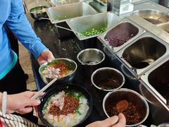 -鸿浩扒猪脚米线