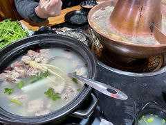 -果松木炭酸菜铜火锅·外婆参鸡汤