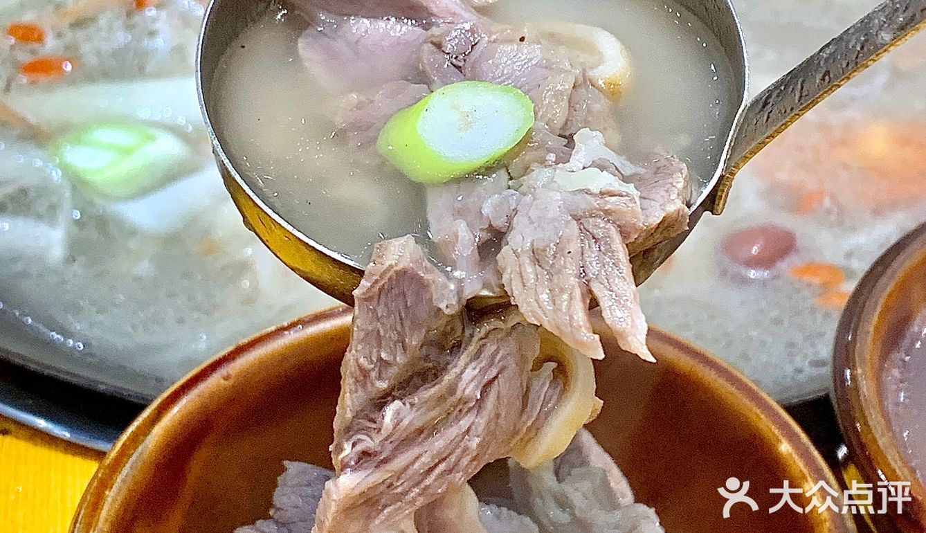 广州降温来洞氮胡记吃顿滋补羊肉🐏火锅