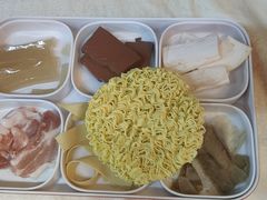 -猪三哥肥肠鸡川菜小炒