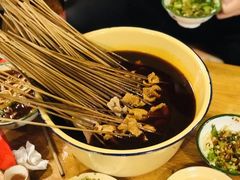 -拈签一笑黄牛肉辣卤串串