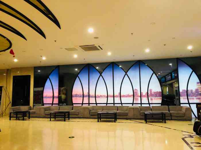 麦希影城(无锡红星路店)-"阳光影城环境真不错,今天看了夏洛--特烦.