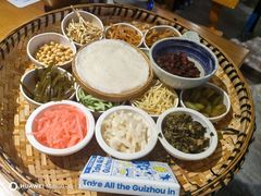 -包整·丝娃娃(一览甲秀楼风景店)