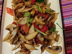 -香巴拉云南餐厅(华莱坞店)