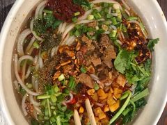 -爆炸头阿姨小四川正宗川味小吃(无任何分店)