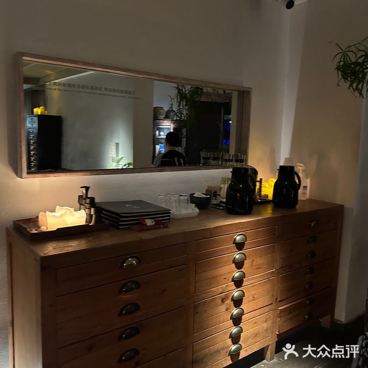 月山自由餐厅 店如其名，是建国设计美学馆里的西餐厅