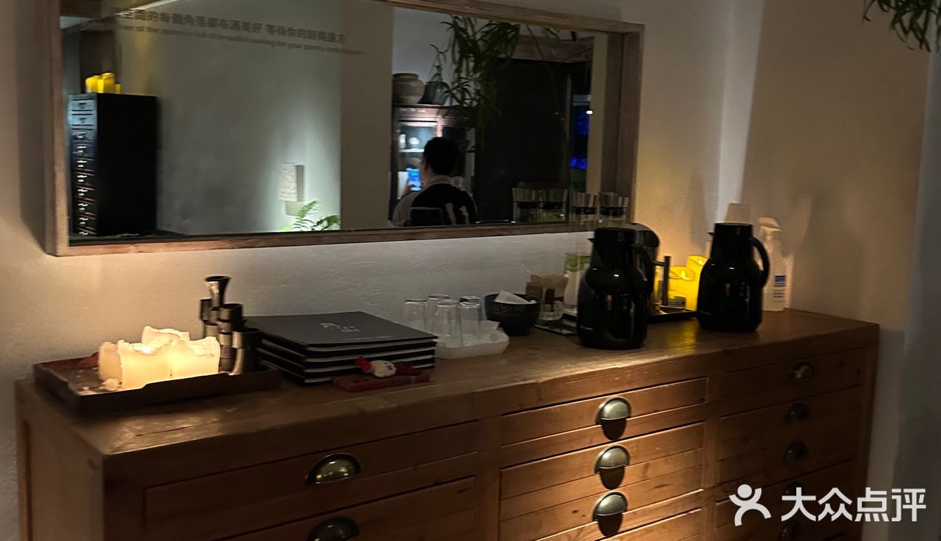 月山自由餐厅 店如其名，是建国设计美学馆里的西餐厅