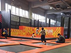 -嗨翻Hi-Fun竞技主题乐园·蹦床亲子生日轰趴(国光1937店)