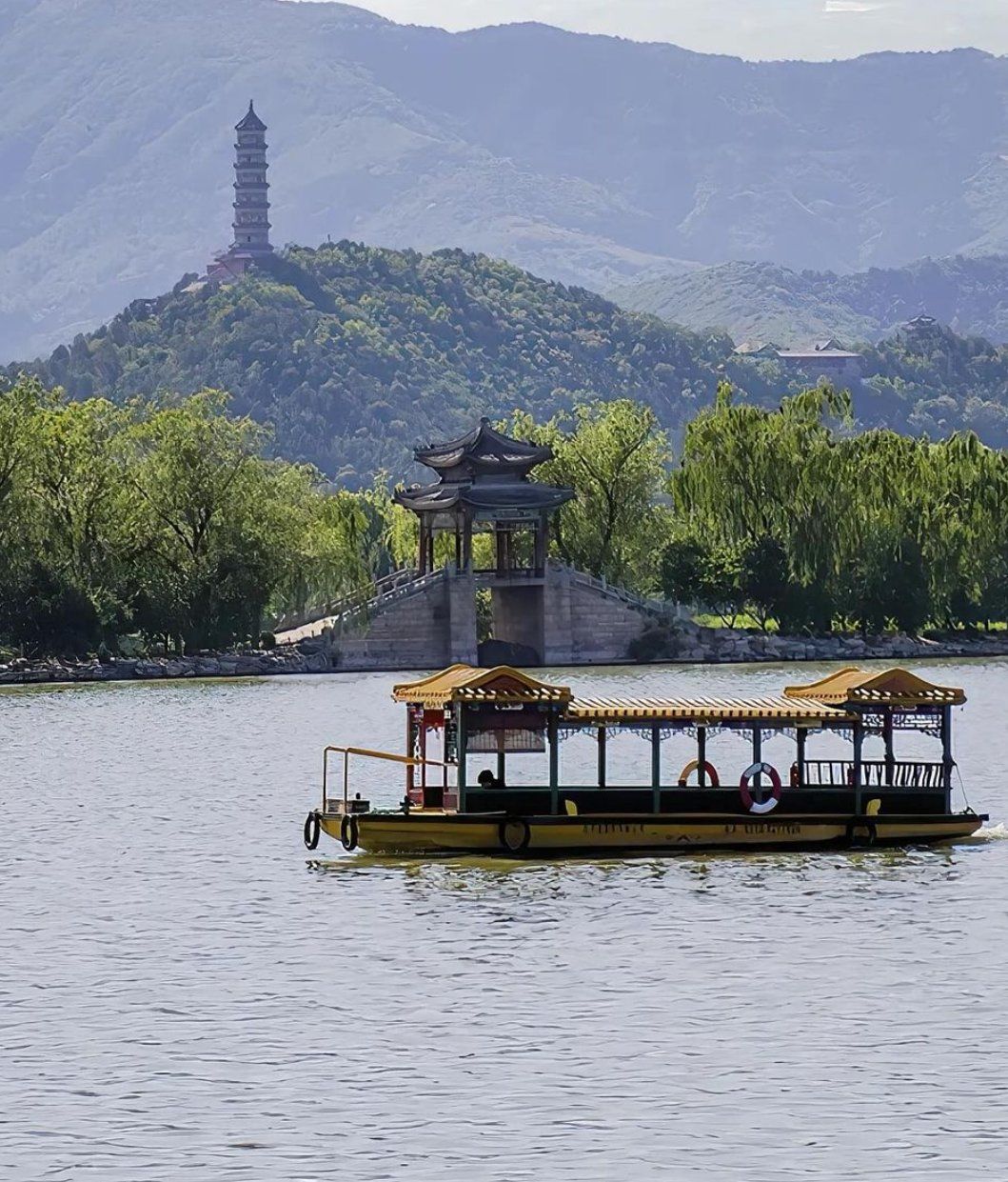 天天领红包 北京颐和园,一个宁静优美的湖泊景色