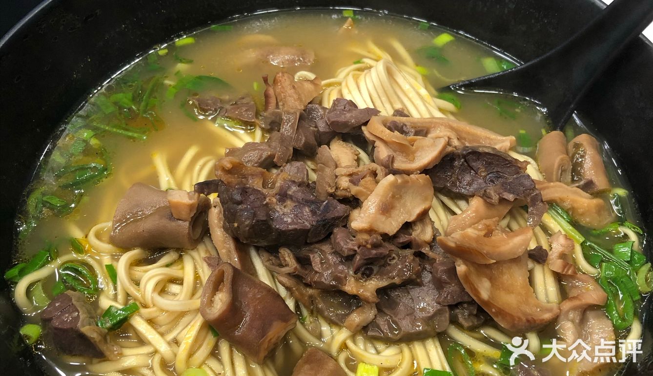 饭我点了合味牛杂面汤底都是咖喱的