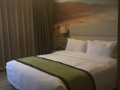 -西安大雁塔科技大学地铁站亚朵酒店