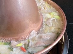 -果松木炭酸菜铜火锅·外婆参鸡汤