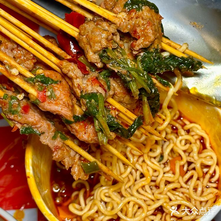 在成都！东郊记忆！吃一次就想下一次的串串…🍢