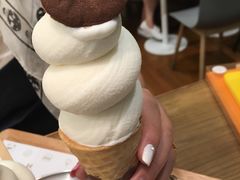 -LINE FRIENDS Garosu-gil Flagship Store