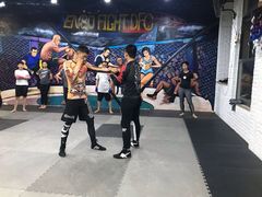 -成杰格斗·拳击·柔术·防身术(建设路店)