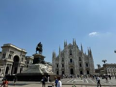 -文艺复兴百货(米兰大教堂广场店)