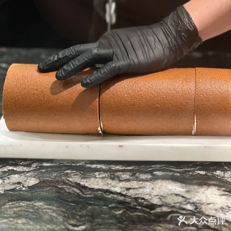 爱Ta带Ta来吃,白蘭草莓布蕾卷