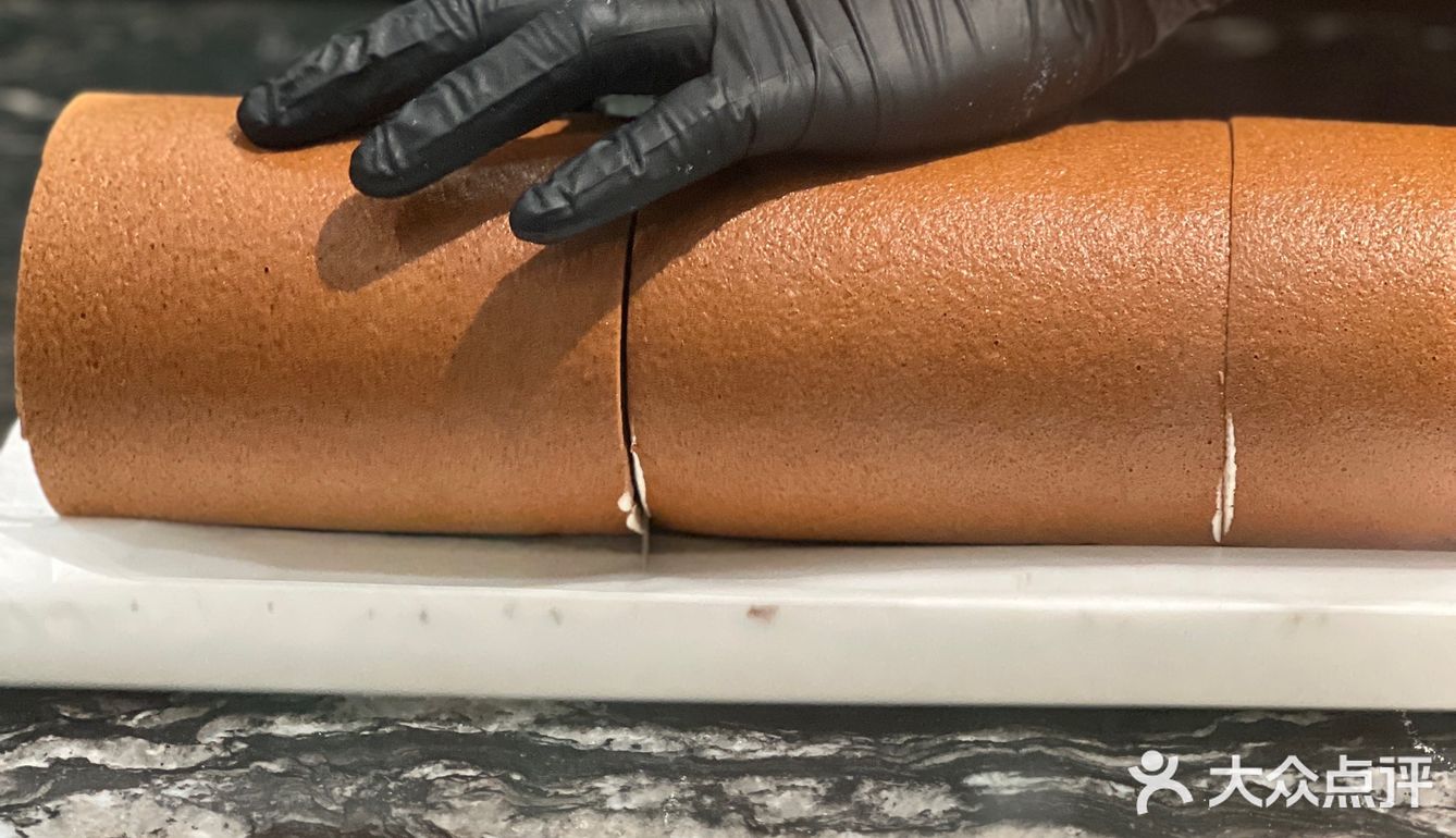 爱Ta带Ta来吃，白蘭草莓布蕾卷